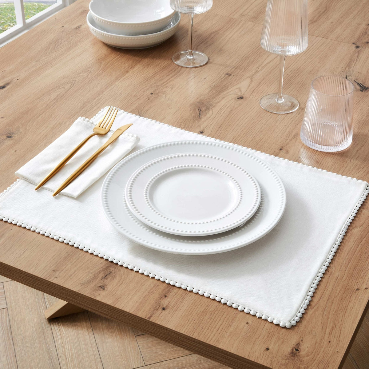Dusklia - Girona Set of 4 Pom Pom Placemats - White