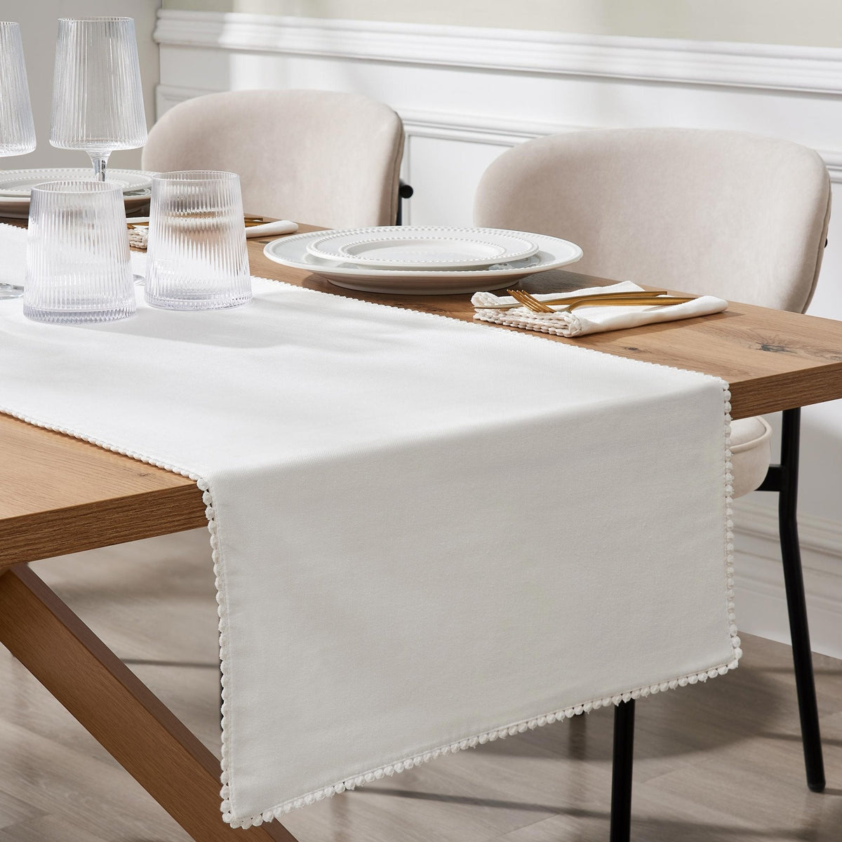 Dusklia - Girona Pom Pom Table Runner - White
