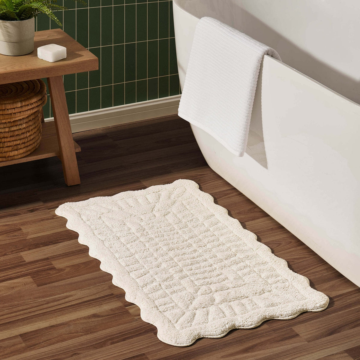 Dusklia - Goa Scalloped Bath Mat - White