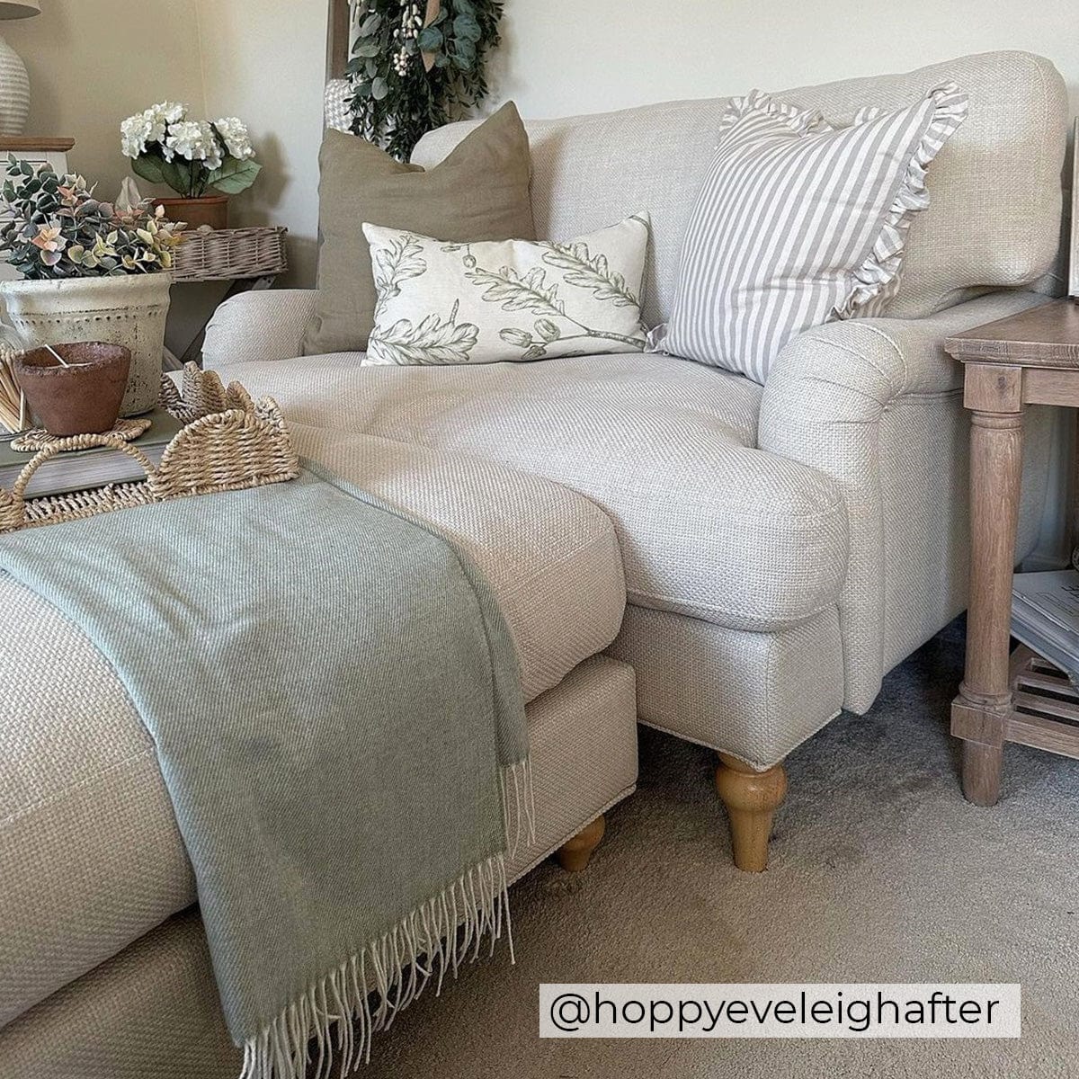 Dusklia - Hampshire Loveseat - Beige