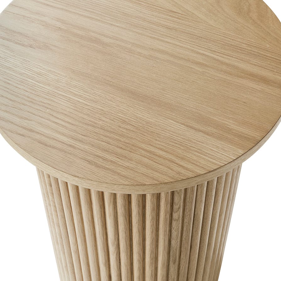 Dusklia - Hattie Round Pedestal Side Table - Light Wood