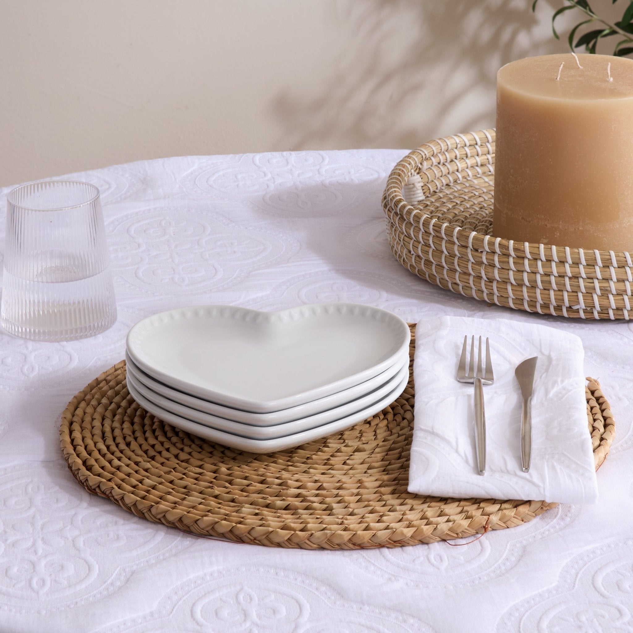 Dusklia - Cannes Matelassé 300 Thread Count Circle Tablecloth - White