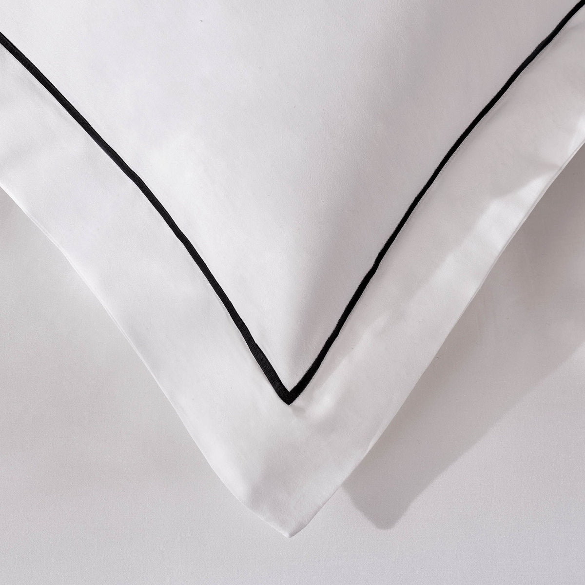 Dusklia - Islington 300 Thread Count Embroidered Duvet Cover - White/Black
