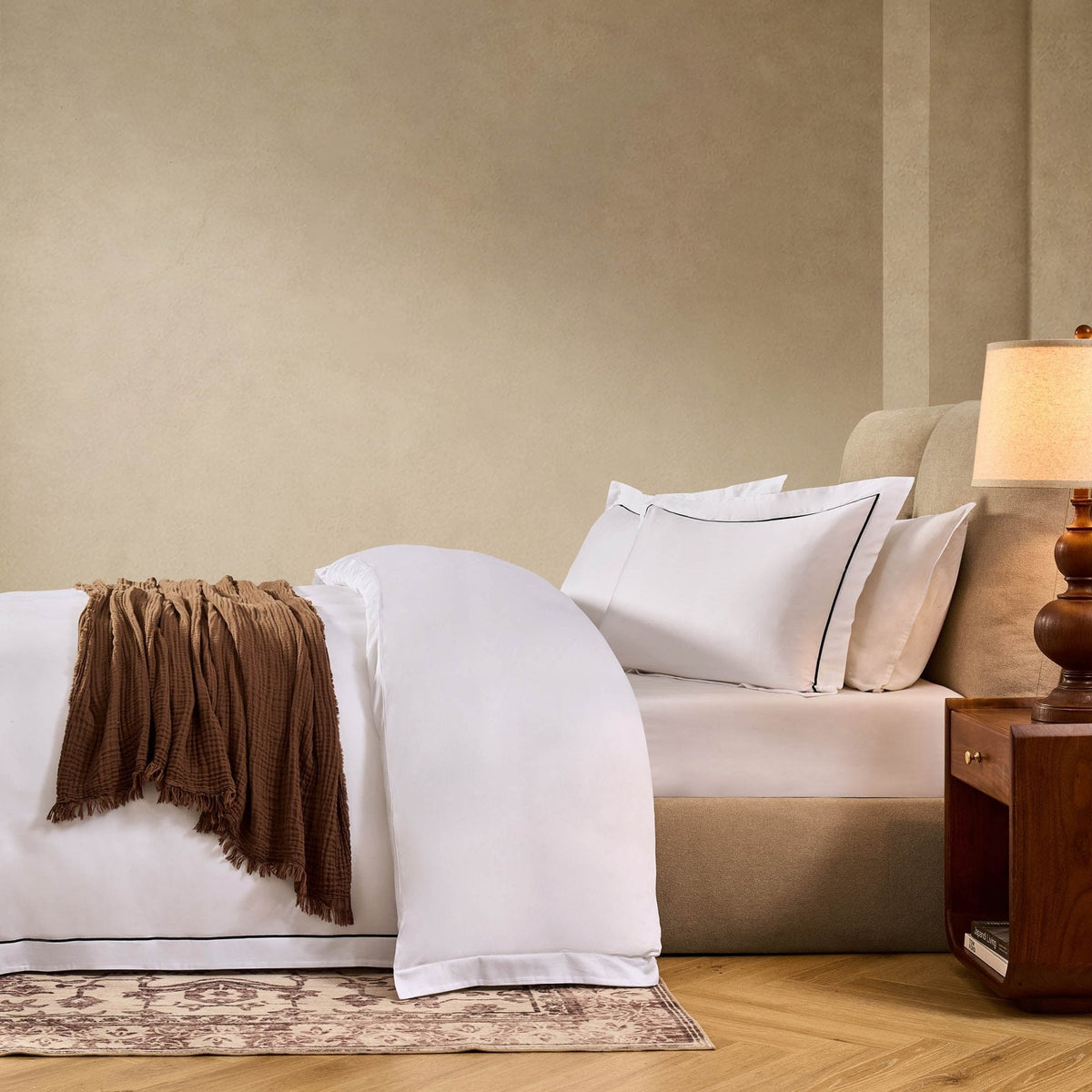 Dusklia - Islington 300 Thread Count Embroidered Duvet Cover - White/Black