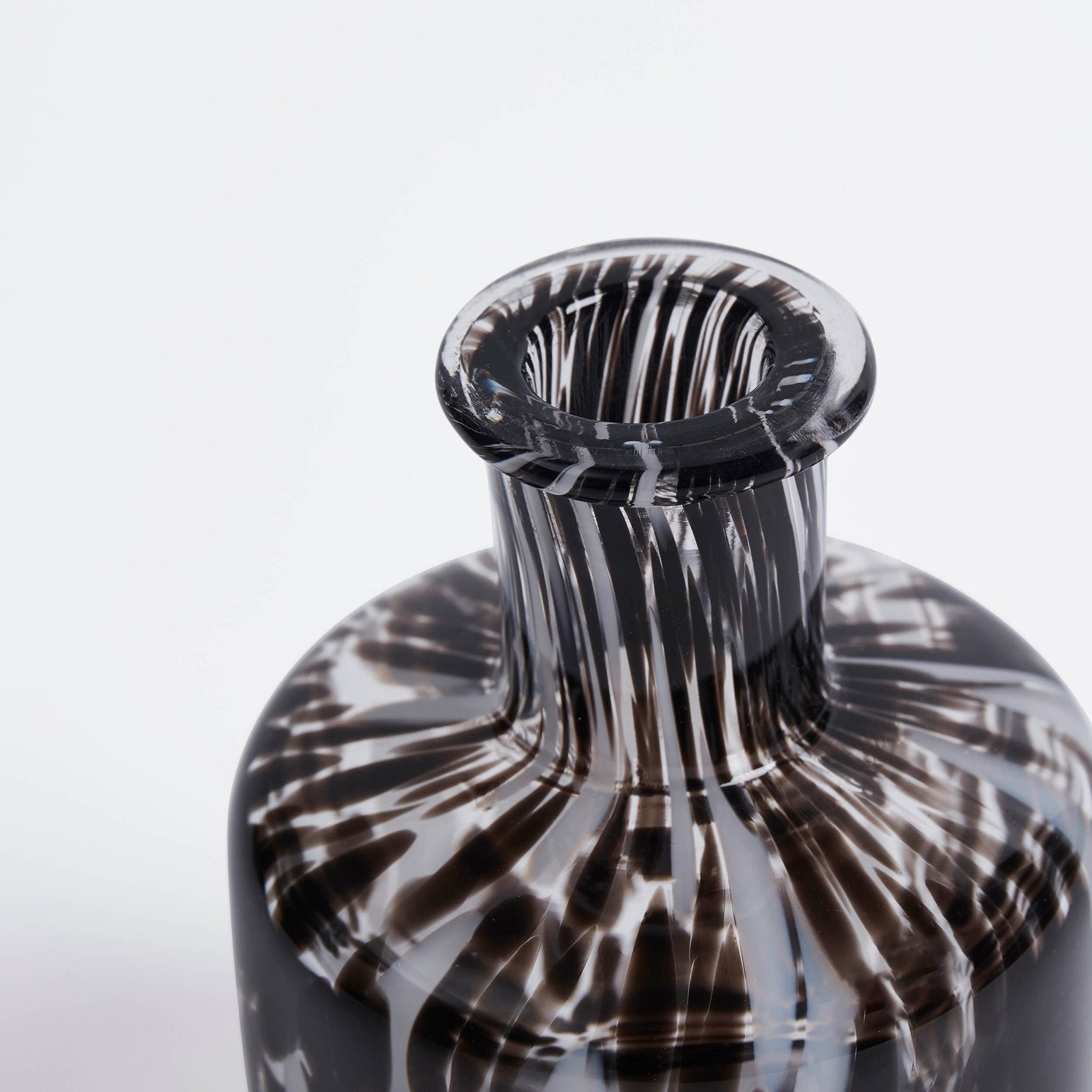 Dusklia - Jasmine Confetti Vase - Black/White