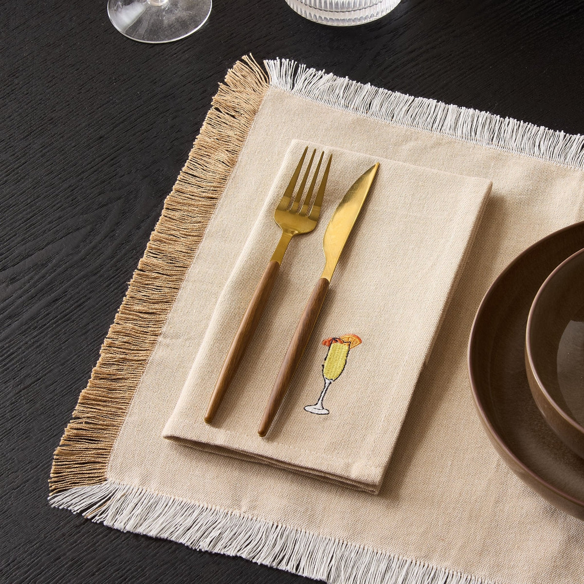 Dusklia - Julio Drink Embroidered Set of 4 Napkins - Natural