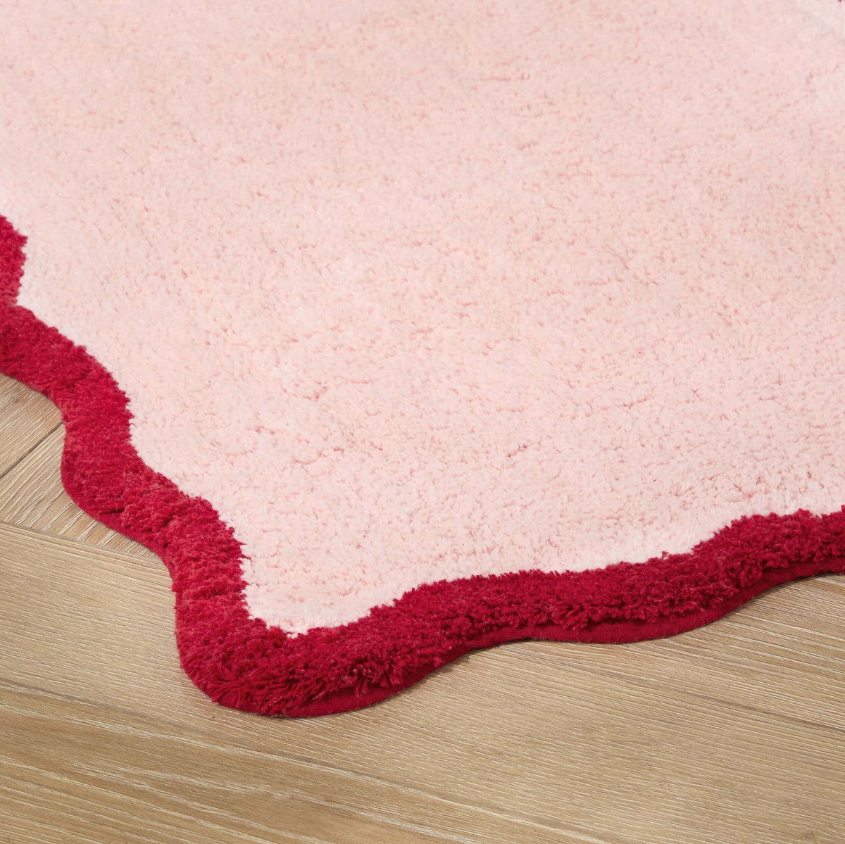 Dusklia - Kos Scalloped Bath Mat - Pink/Red