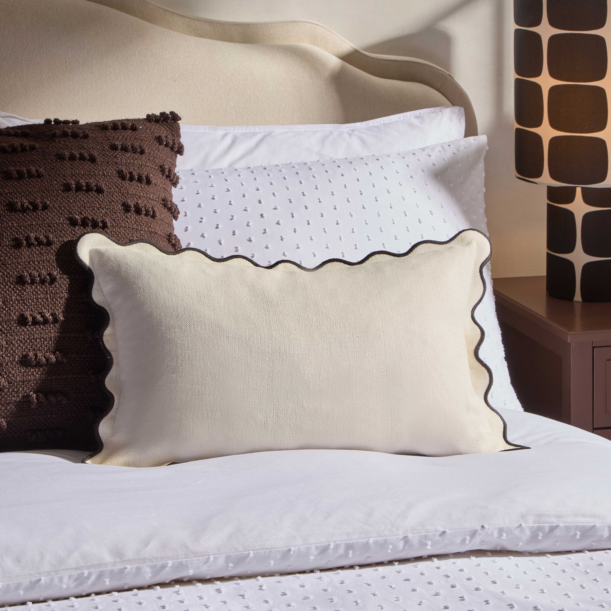 Dusklia - Linen Blend Scallop Edge Cushion Cover - Natural/Black