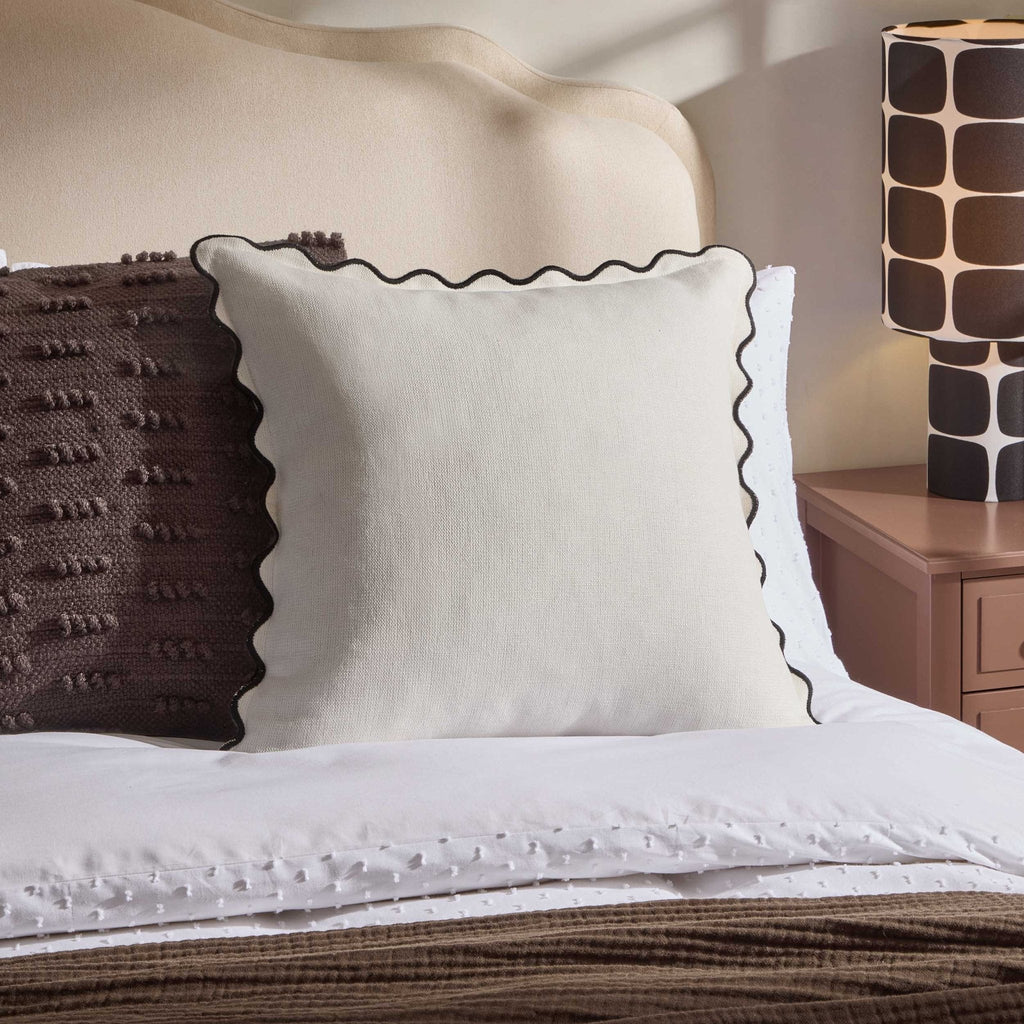Dusklia - Linen Blend Scallop Edge Cushion Cover - Natural/Black