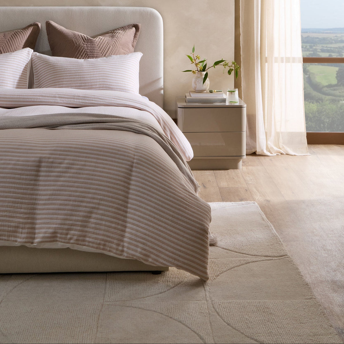 Dusklia - Liv Hand Woven Wool Geometric Pattern Rug - Off White