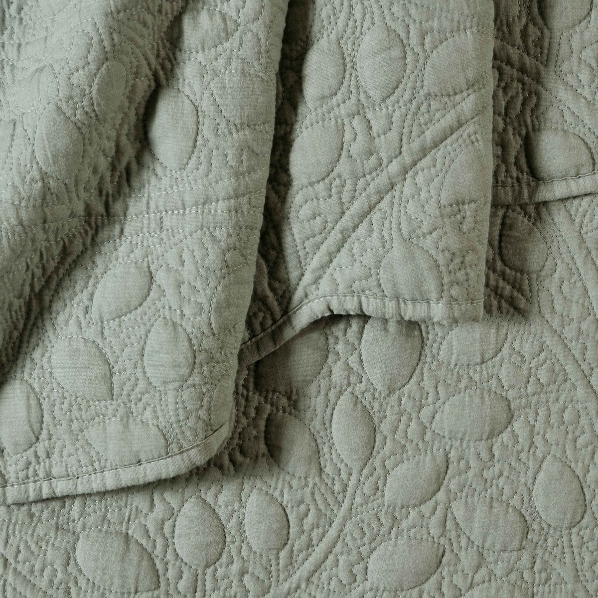 Dusklia - Lucerne Scallop Matelasse Bedspread - Forest Green