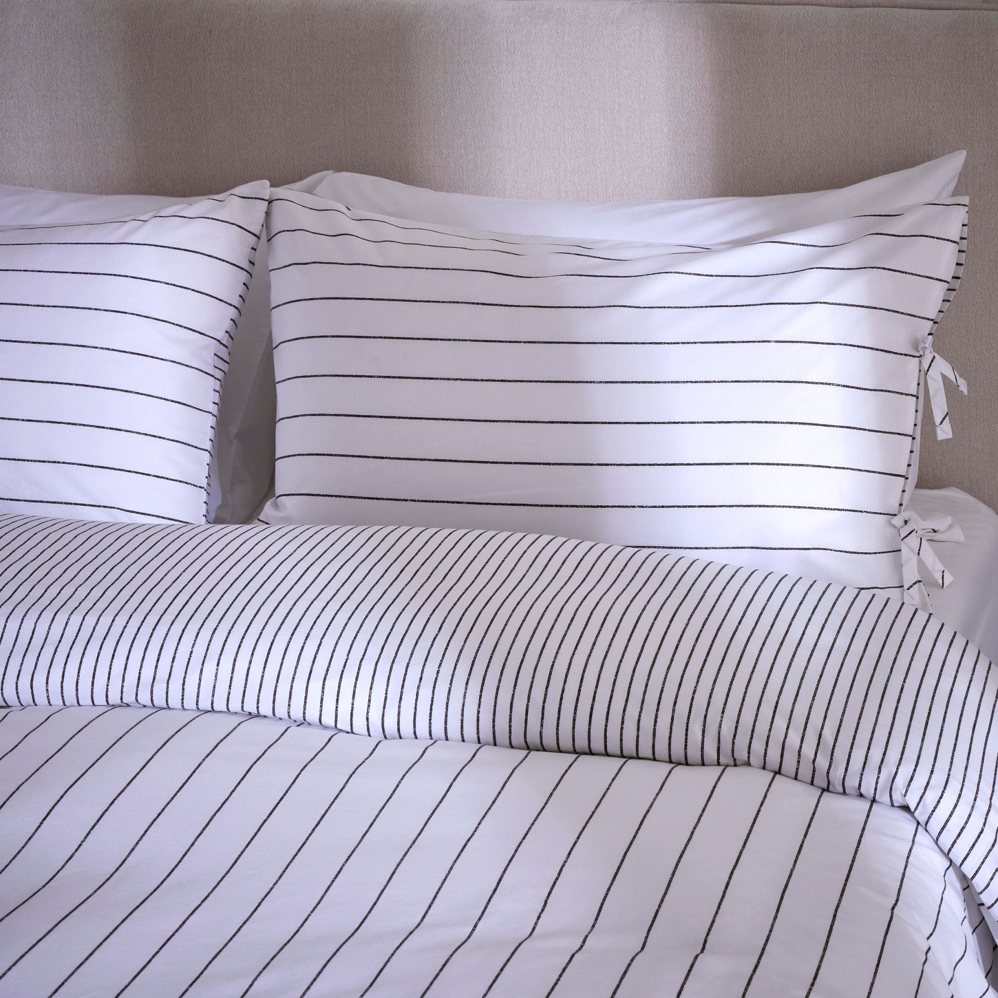 Dusklia - Malmo 100% Cotton Reversible Duvet Cover & Pillowcase Set - Printed Stripe - White/Grey