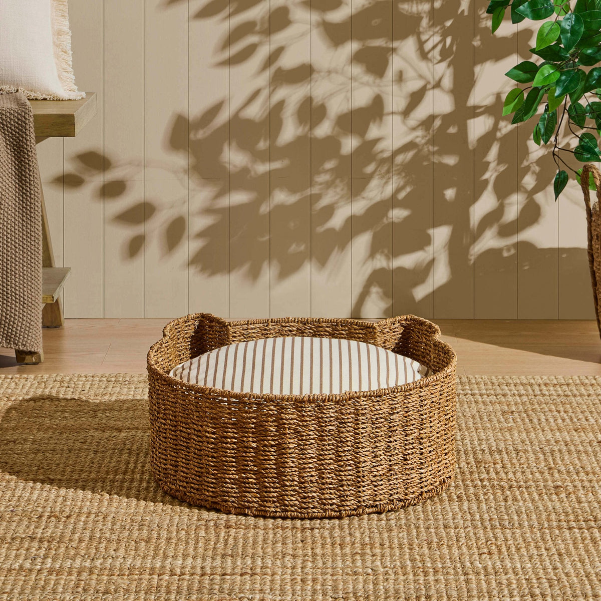Dusklia - Maple Cat Shaped Seagrass Multi-use Storage Basket/ Bed - Natural