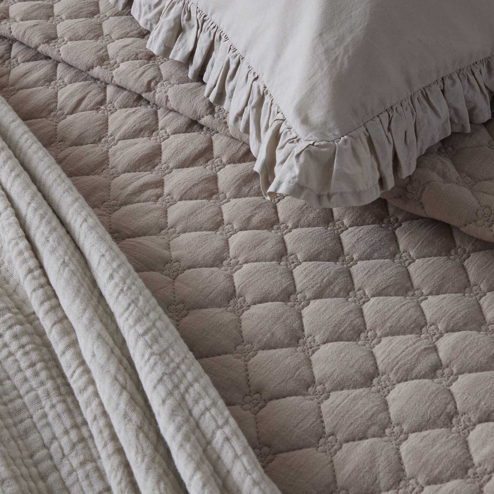 Dusklia - Marion 200 Thread Count Ruffle Edge Duvet Cover - Sand