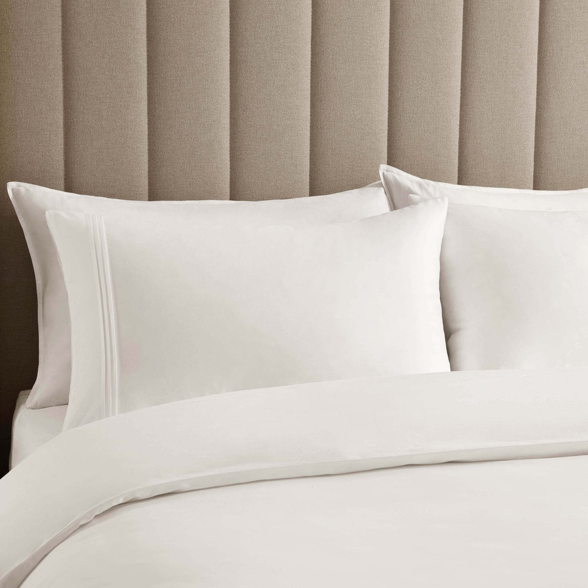 Dusklia - Marlowe 600 Thread Count Pair of Classic Pillowcases - White