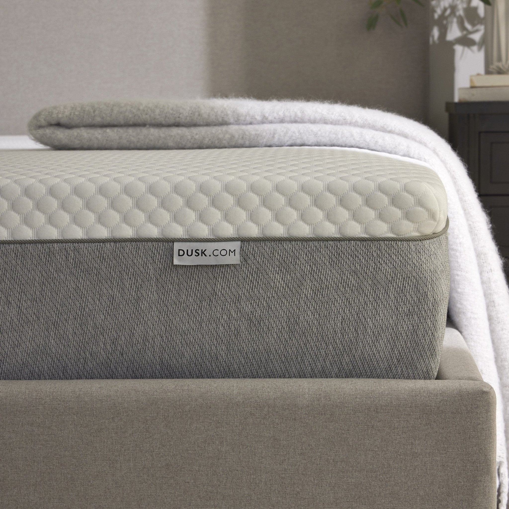 Dusklia - Memory Foam 2,000 Pocket Sprung Hybrid Mattress - Medium/Firm