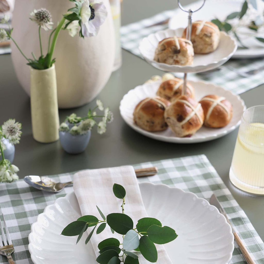 Dusklia - Mira Scalloped 2-Tier Cake Stand - Off White