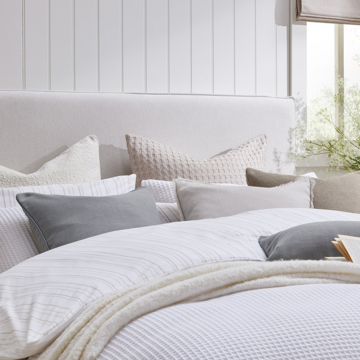 Dusklia - Oslo Ottoman Storage Bed - Ivory
