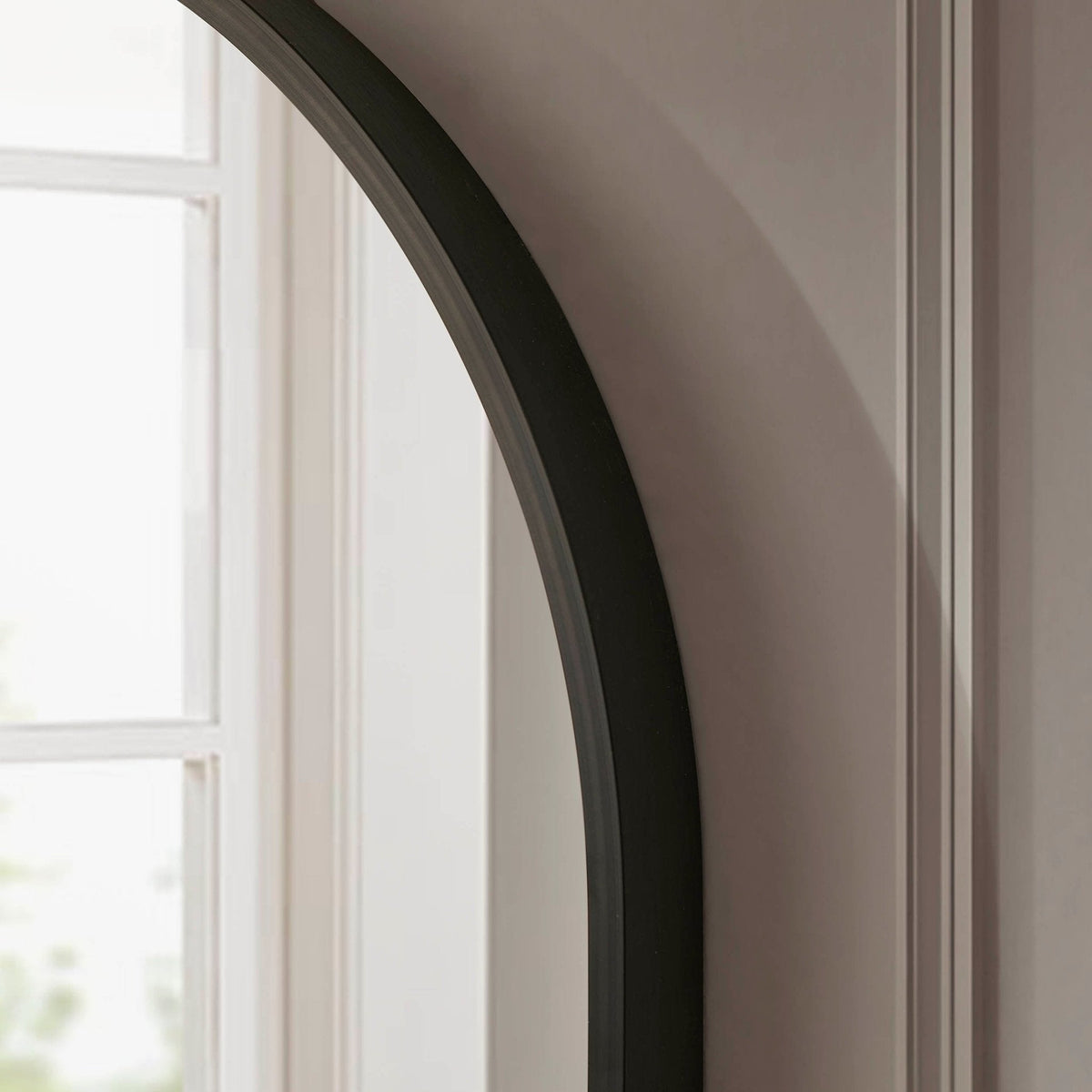 Dusklia - Oval Wall Mirror - Black