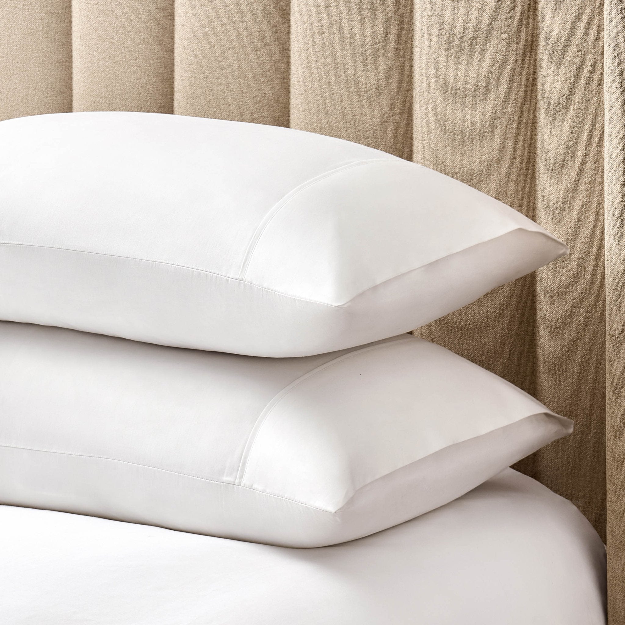 Dusklia - Pair of 100% Egyptian Cotton 600 Thread Count Classic Pillowcases - White