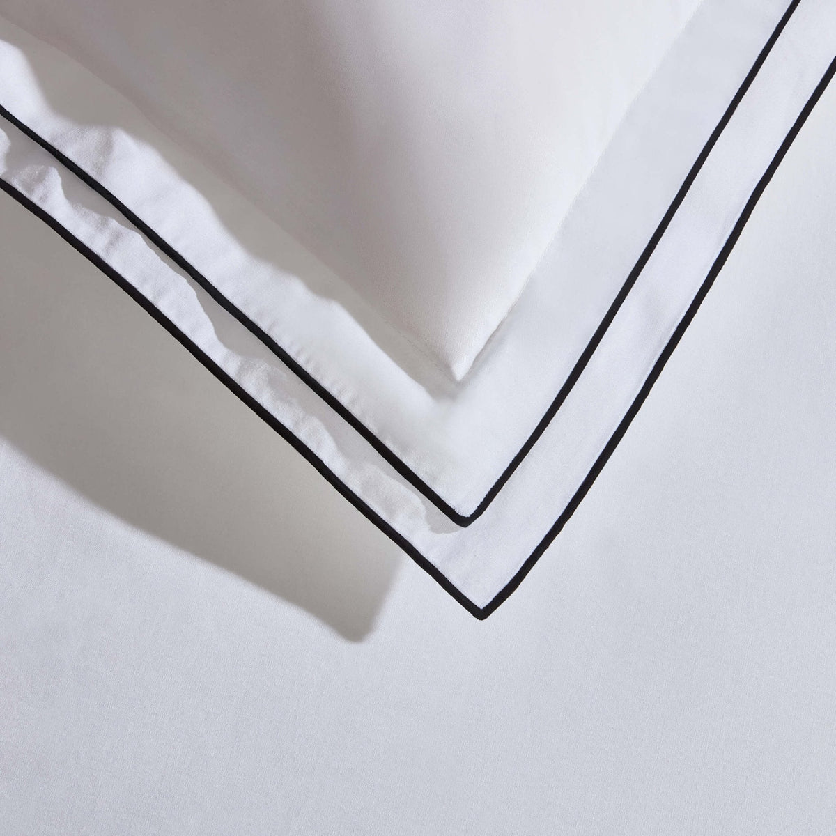 Dusklia - Alessia 300 Thread Count Embroidered Edge Duvet Cover - White/Black