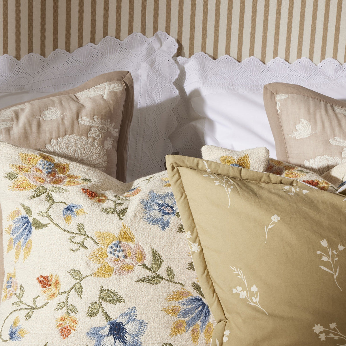 Dusklia - Pair of Alice Oxford Pillowcases - 200 Thread Count - White