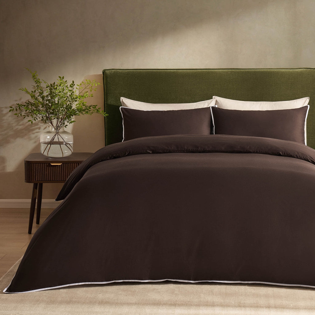 Dusklia - Pair of Super Soft Bamboo 300 Thread Count Cotton Plain Dye Classic Pillowcases - Chocolate