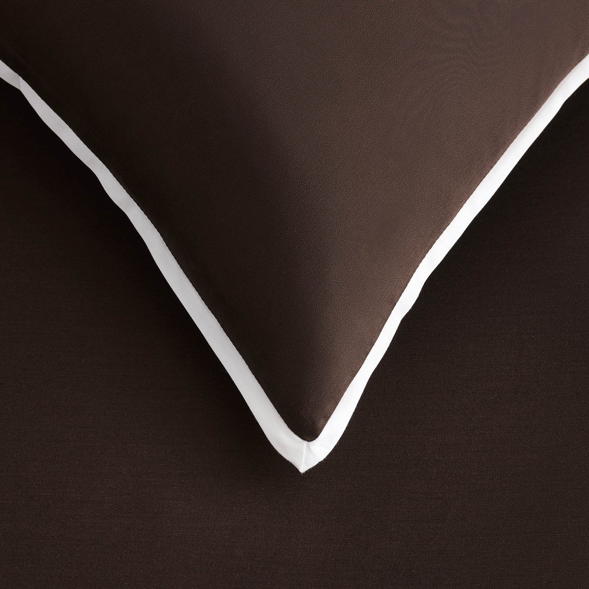 Dusklia - Pair of Super Soft Bamboo 300 Thread Count Cotton Plain Dye Classic Pillowcases - Chocolate