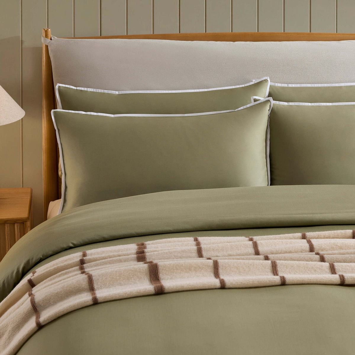 Dusklia - Pair of Super Soft Bamboo 300 Thread Count Cotton Plain Dye Classic Pillowcases - Olive