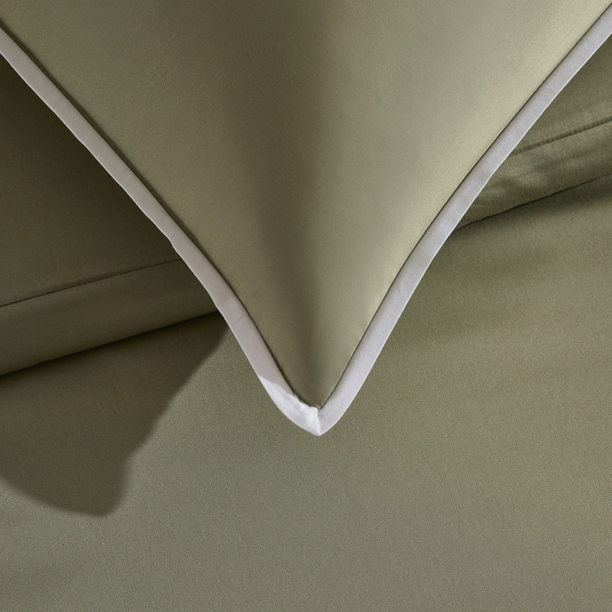 Dusklia - Pair of Super Soft Bamboo 300 Thread Count Cotton Plain Dye Classic Pillowcases - Olive