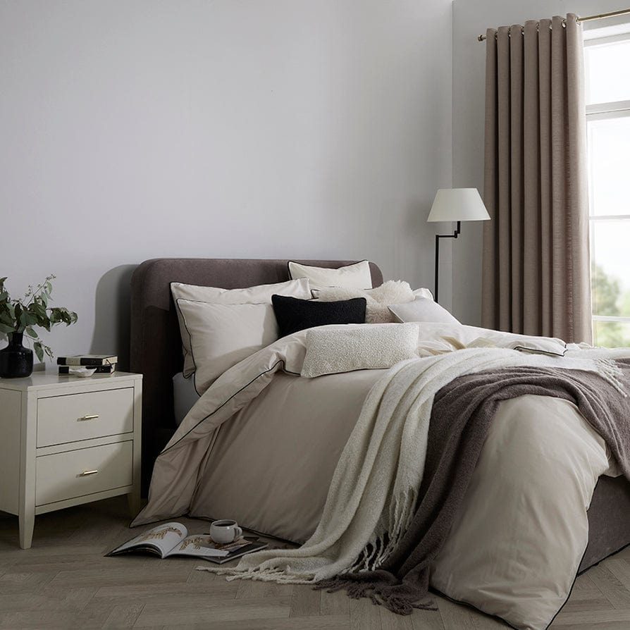 Dusklia - Pair Of Cambridge Pillowcases - 200 Thread Count - Cotton - Natural/Black