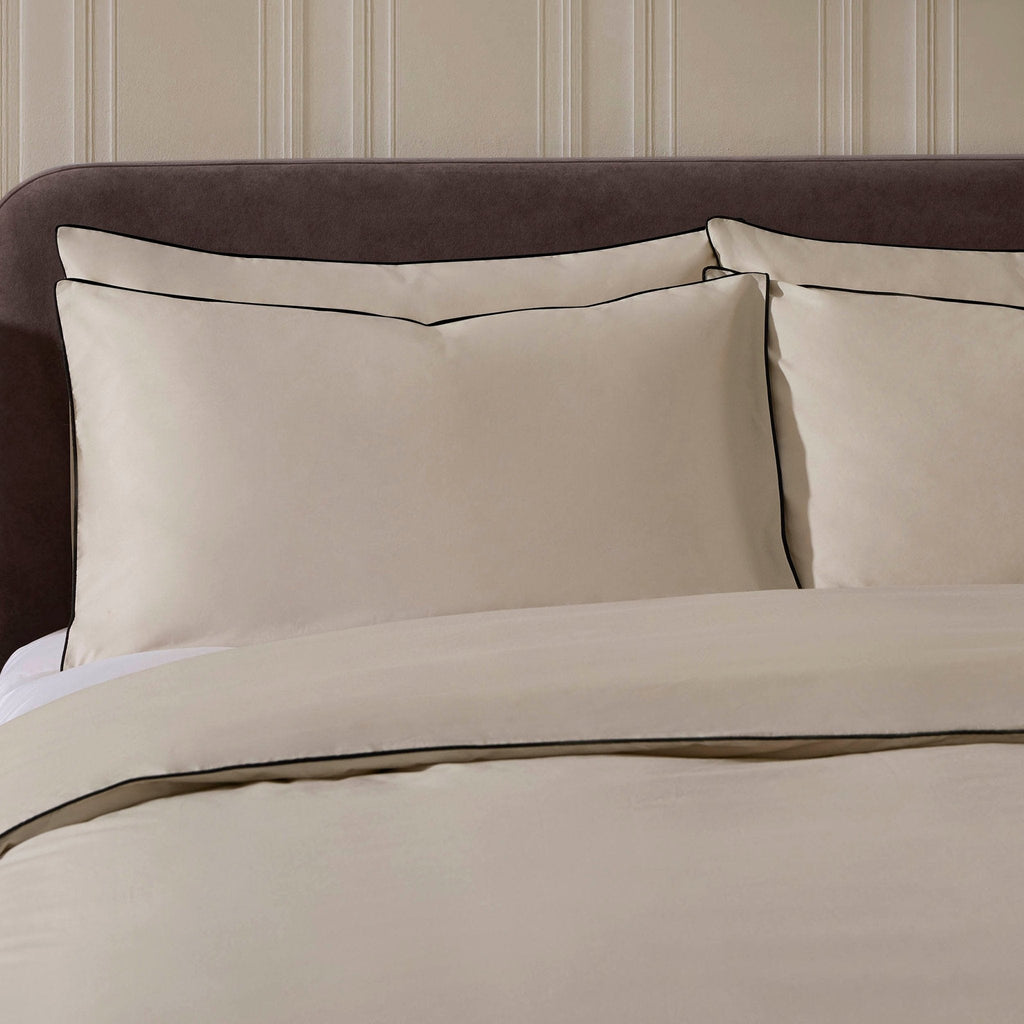Dusklia - Pair Of Cambridge Pillowcases - 200 Thread Count - Cotton - Natural/Black