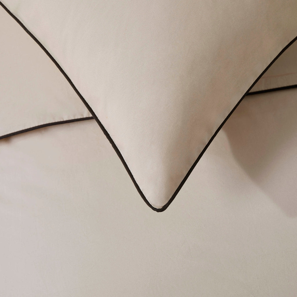 Dusklia - Pair Of Cambridge Pillowcases - 200 Thread Count - Cotton - Natural/Black