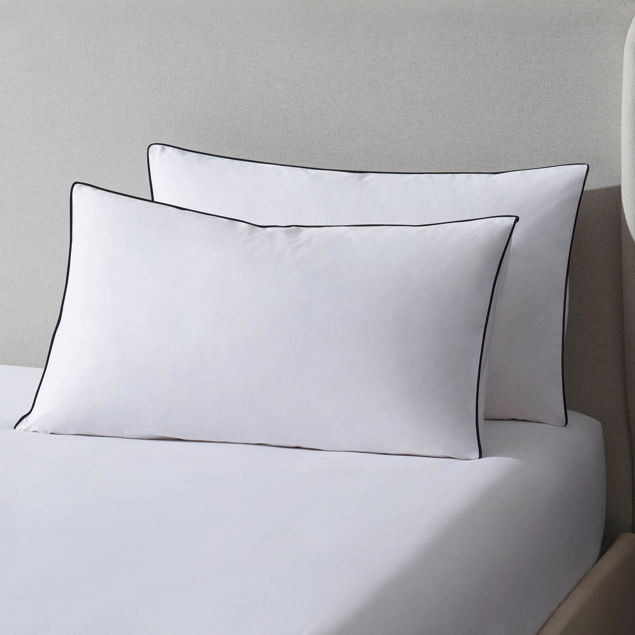 Dusklia - Pair of Cambridge Pillowcases - 200 Thread Count - Cotton - White/Black