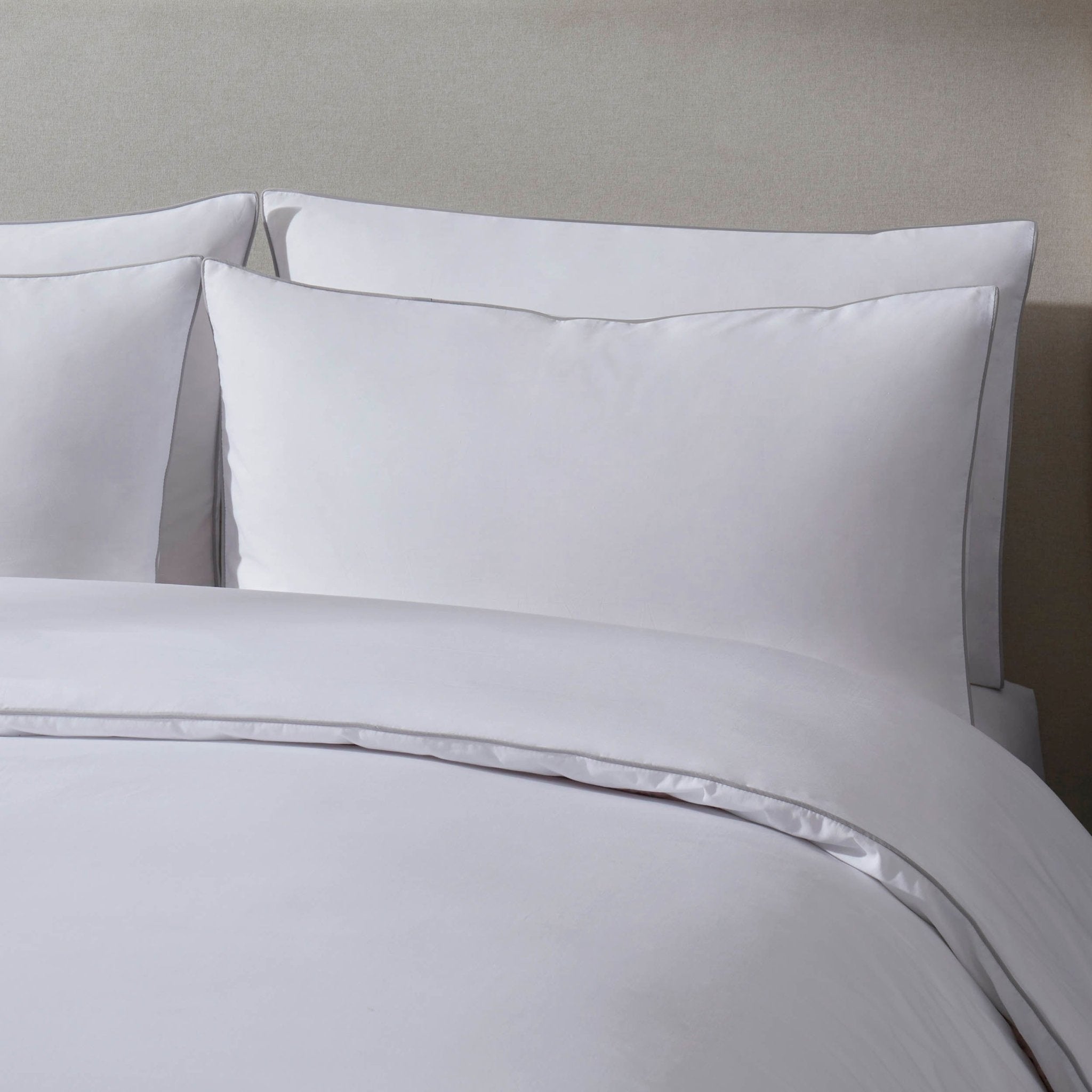 Dusklia - Pair of Cambridge Pillowcases - 200 Thread Count - Cotton - White/Grey