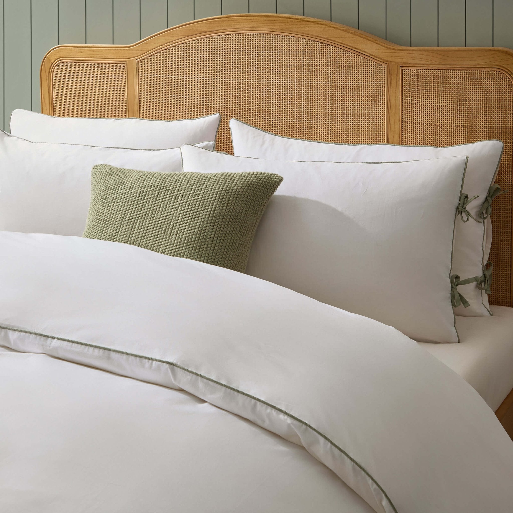 Dusklia - Pair of Cambridge Pillowcases with Bows - 200 Thread Count - Sage