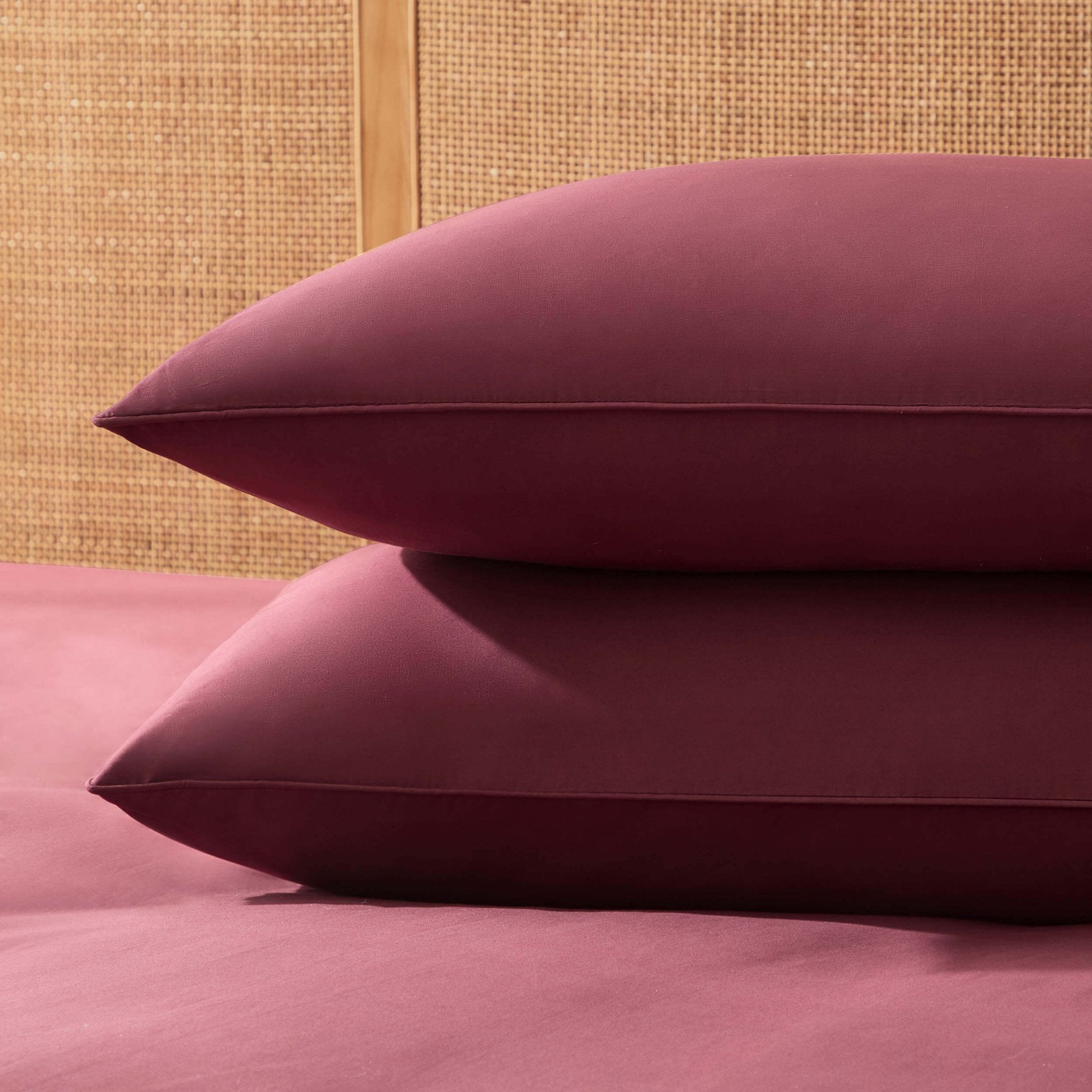 Dusklia - Pair of Cambridge Piped Edge Pillowcases -  200 Thread Count - Dark Berry