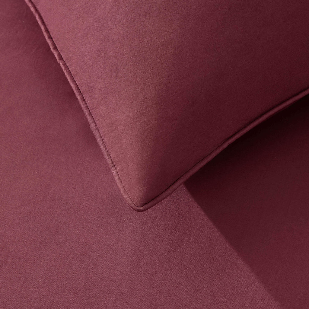 Dusklia - Pair of Cambridge Piped Edge Pillowcases -  200 Thread Count - Dark Berry