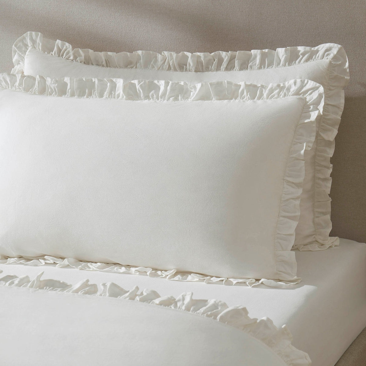 Dusklia - Pair of Marion Ruffle Edge Oxford Pillowcases - Ecru