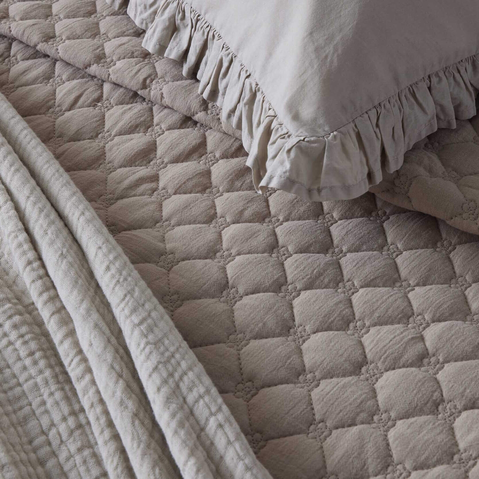 Dusklia - Pair of Marion Ruffle Edge Oxford Pillowcases - Washed Cotton - Sand