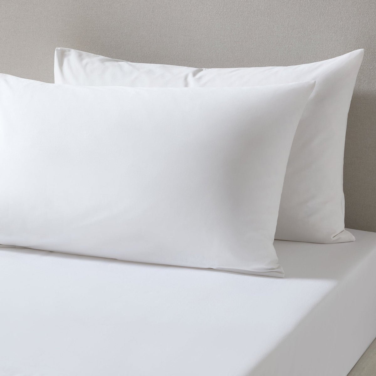 Dusklia - Pair of Plain-Dye Classic Pillowcases - 200 Thread Count  - White