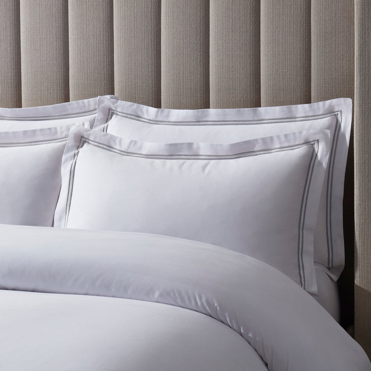 Dusklia - Regent Embroidered 100% Cotton Pair of Oxford Pillowcases 400 Thread Count - Grey