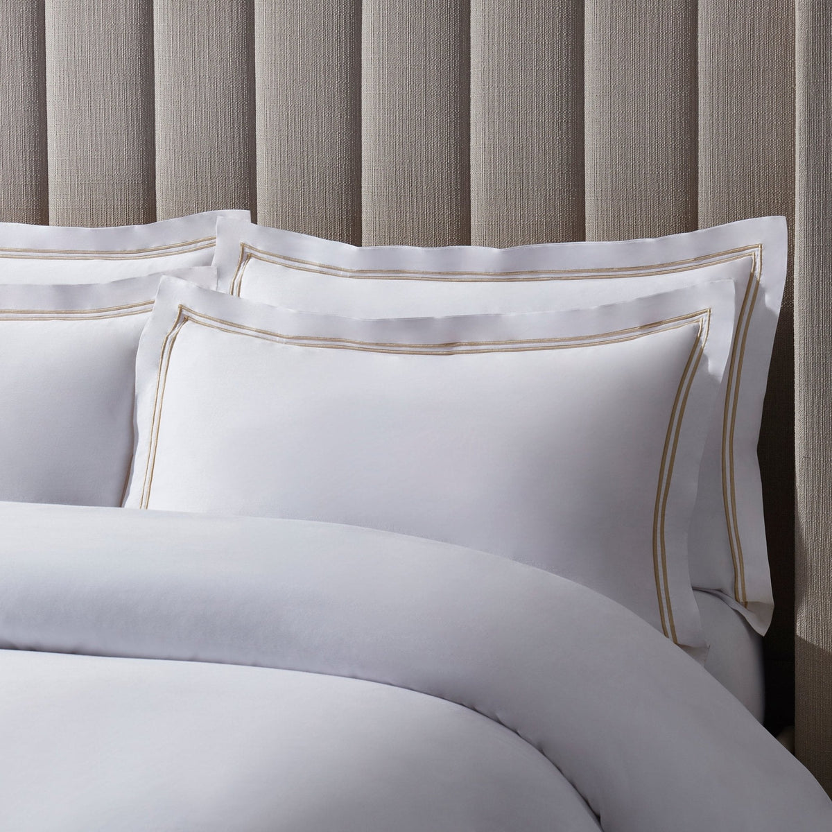 Dusklia - Regent Embroidered 100% Cotton Pair of Oxford Pillowcases 400 Thread Count - Natural