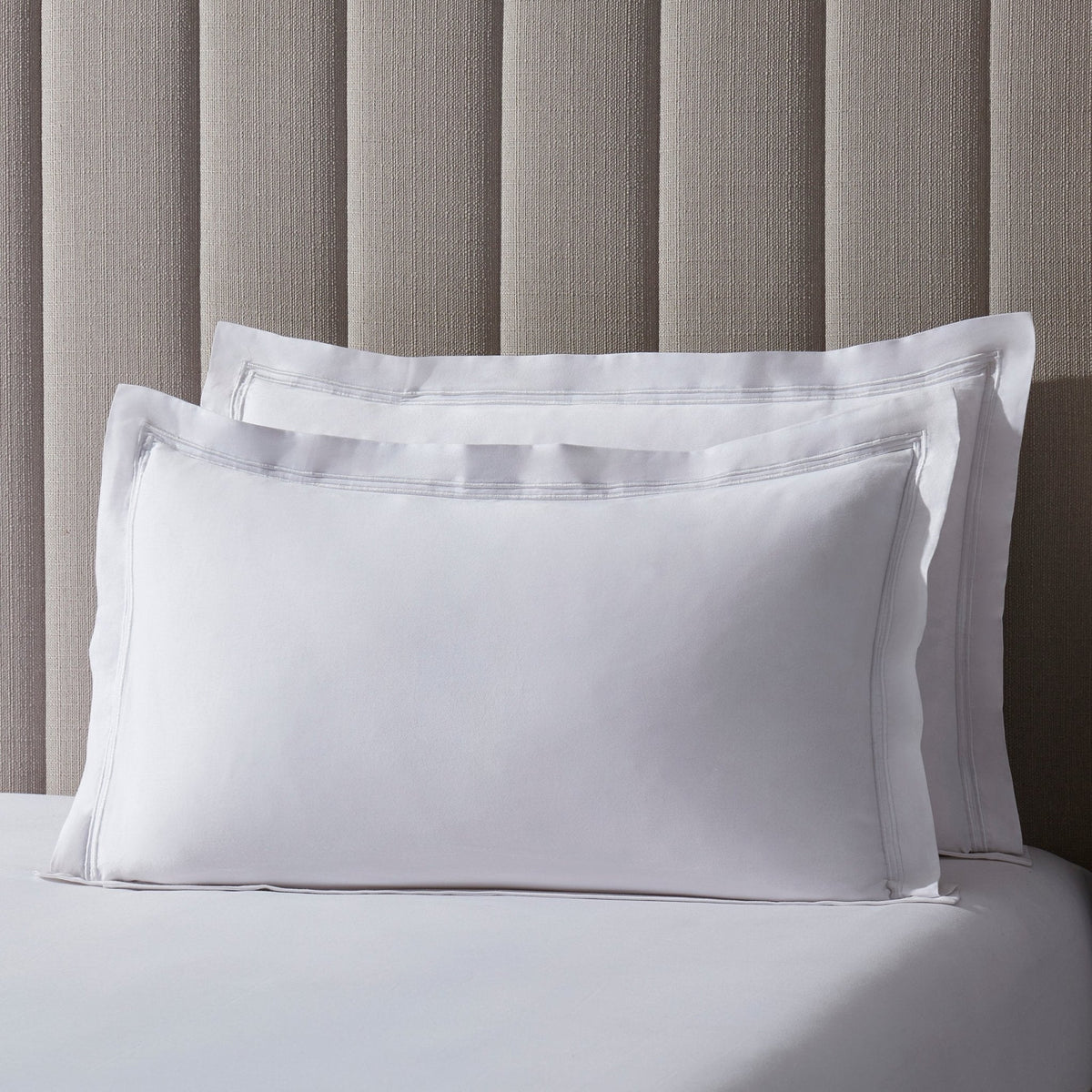 Dusklia - Regent Embroidered 100% Cotton Pair of Oxford Pillowcases 400 Thread Count - White