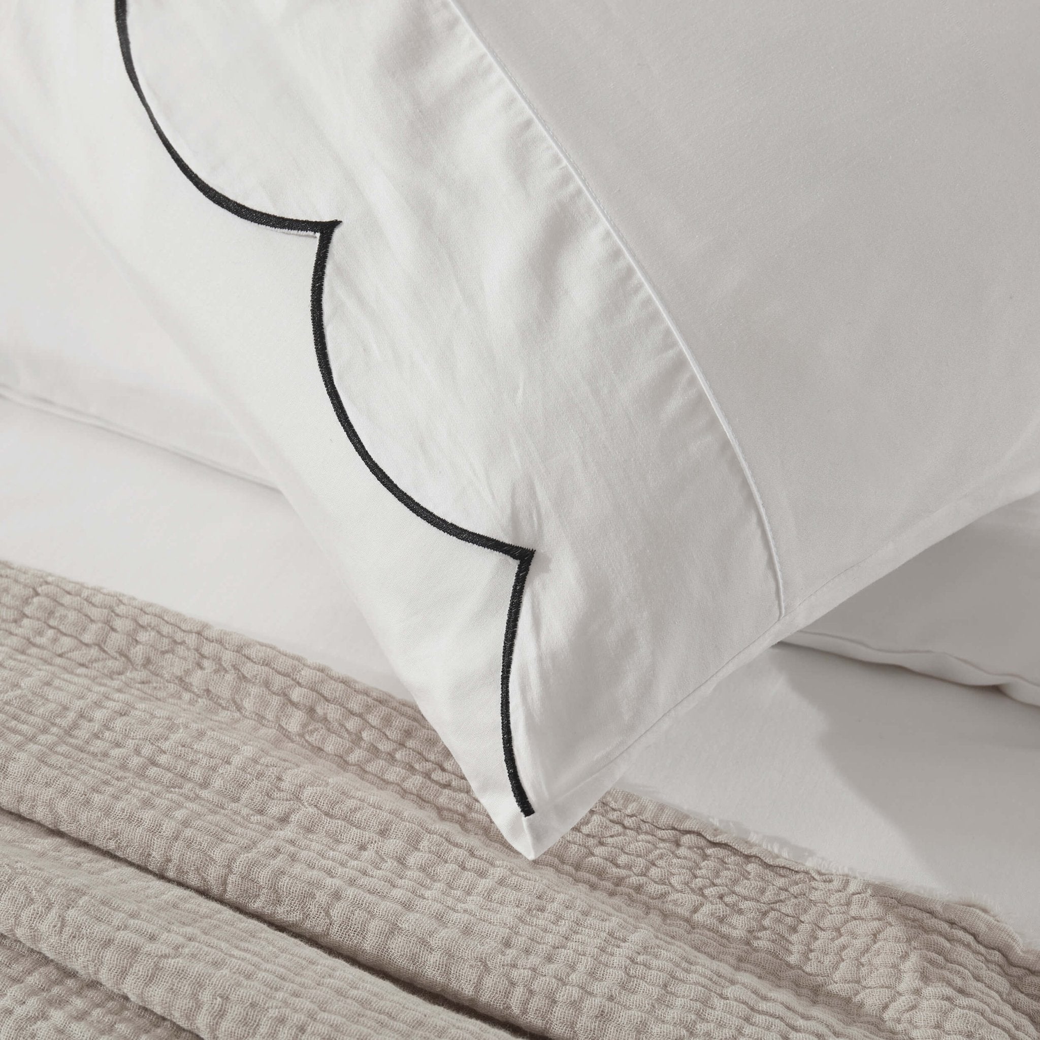 Dusklia - Pair of Simone Scallop Embroidered Edge Classic Pillowcase - Off White/Black