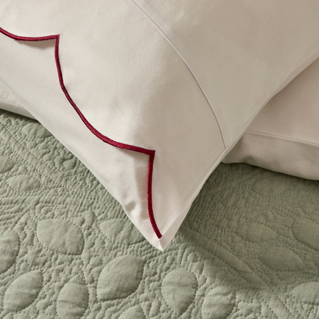 Dusklia - Pair of Simone Scallop Embroidered Edge Pillowcases 220 Thread Count - White/Berry