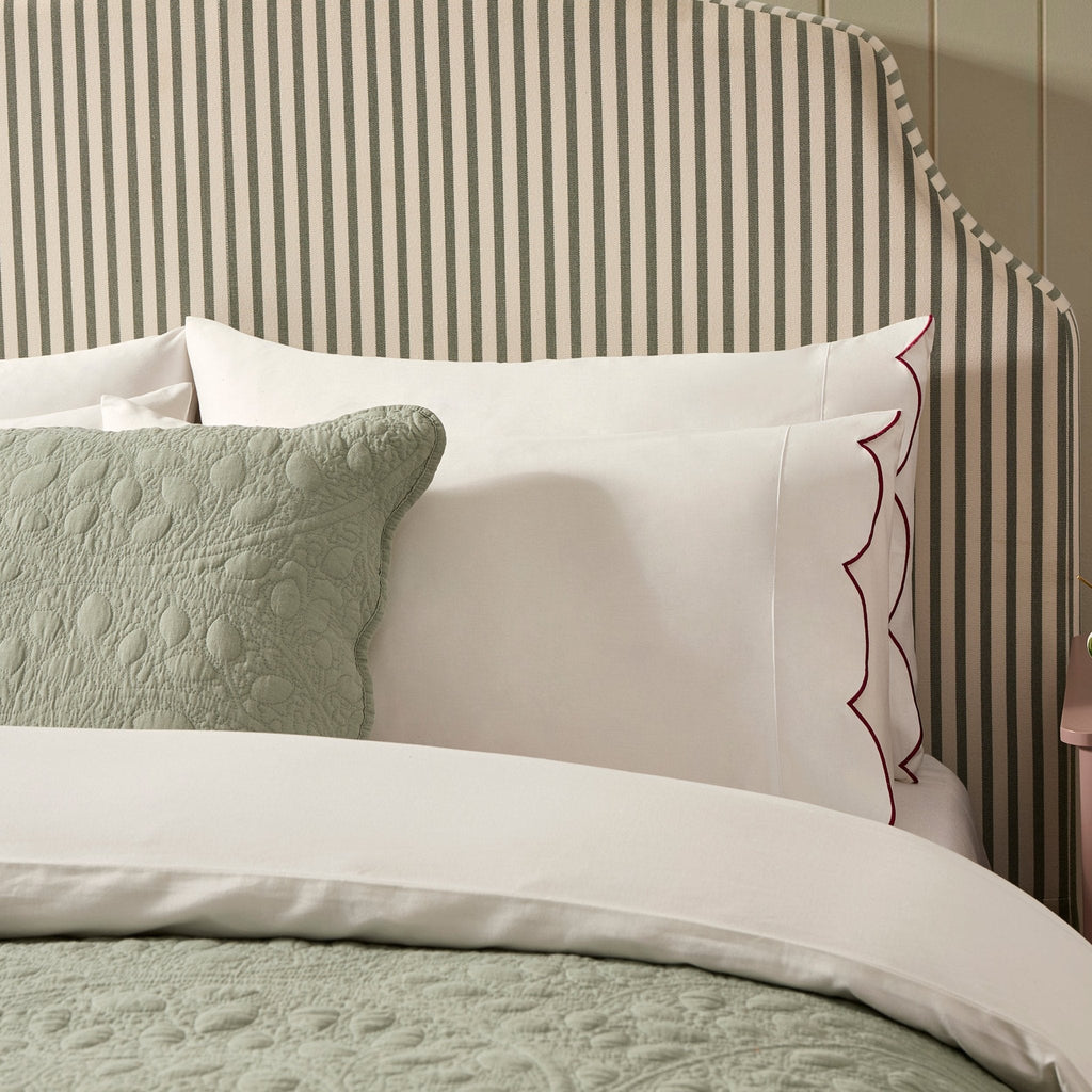 Dusklia - Pair of Simone Scallop Embroidered Edge Pillowcases 220 Thread Count - White/Berry