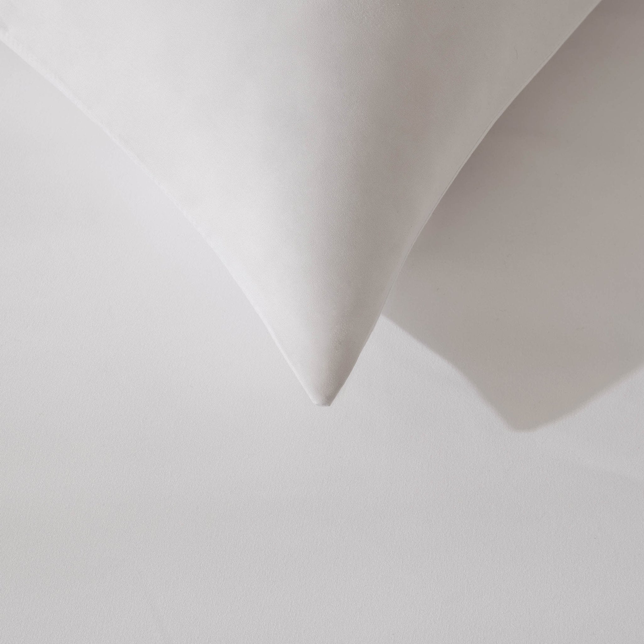 Dusklia - Pair of Soft Touch Microfibre Pillowcases - White