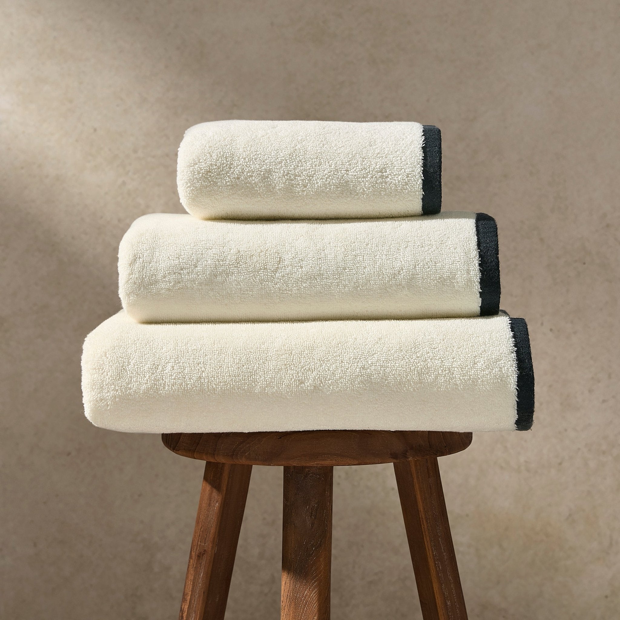Dusklia - Palma Contrast Edge Towel Collection - Oatmeal