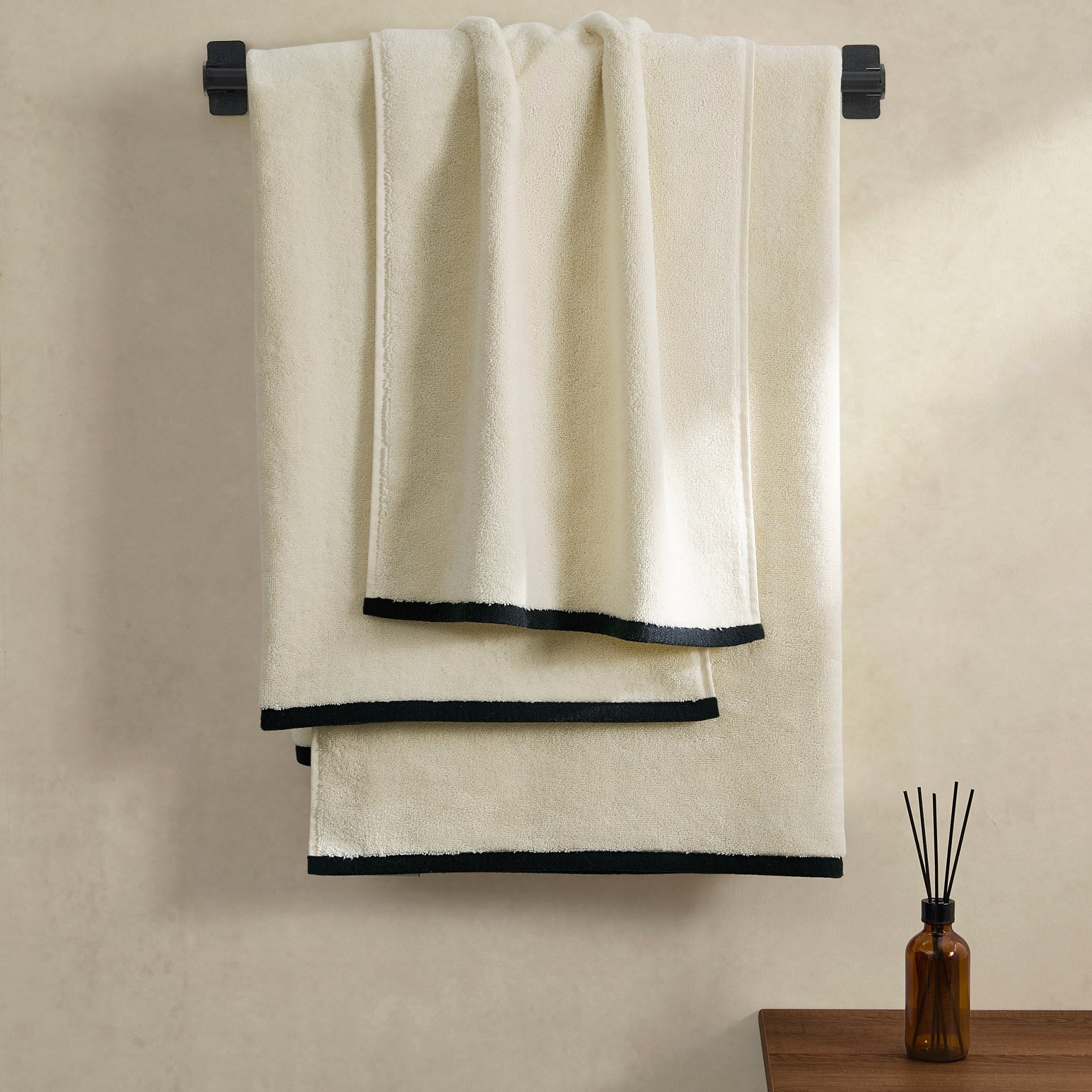 Dusklia - Palma Contrast Edge Towel Collection - Oatmeal